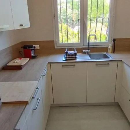 T3 Proche Centre Et Renecros-garage Apartment *
