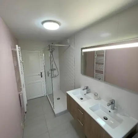 Apartment T3 Proche Centre Et Renecros-garage